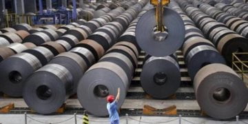 UPDATE 1-China iron ore futures rise to two-week excessive, steel drops in addition