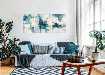 Turquoise Decorations That Go Well With a Blue Room