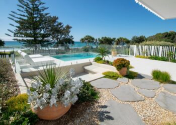 20 Best Beach Garden Ideas For Your Backyard This Summer