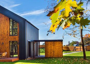 The Ultimate Guide to Building a Sustainable Houserobe: Tips and Tricks for a More Eco-Friendly Home