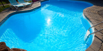 How to: Keeping Your Pool Water Clear Throughout the Fall