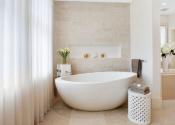 Real Estate Angle: Do Accessible Tub Conversions Add Resale Appeal for Multigenerational Homes?
